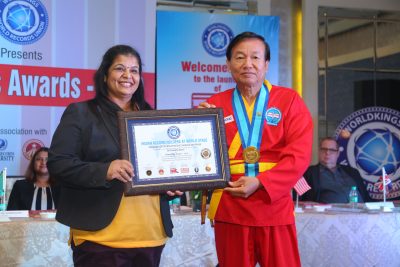 Dr Srimathy Kesan, awarded with the Golden Disc Award at the Worldkings Awards 2018