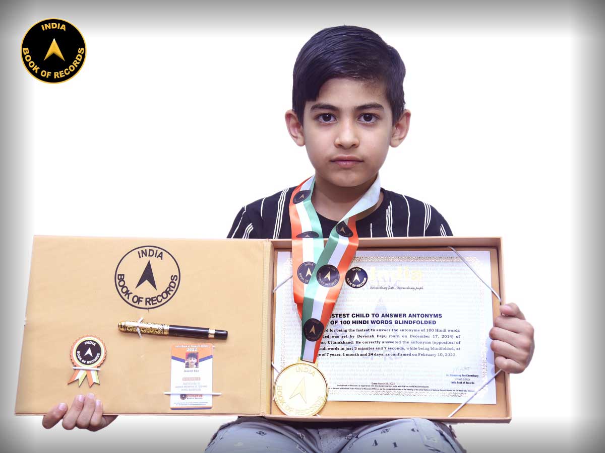 Fastest child to answer antonyms of 100 Hindi words blindfolded