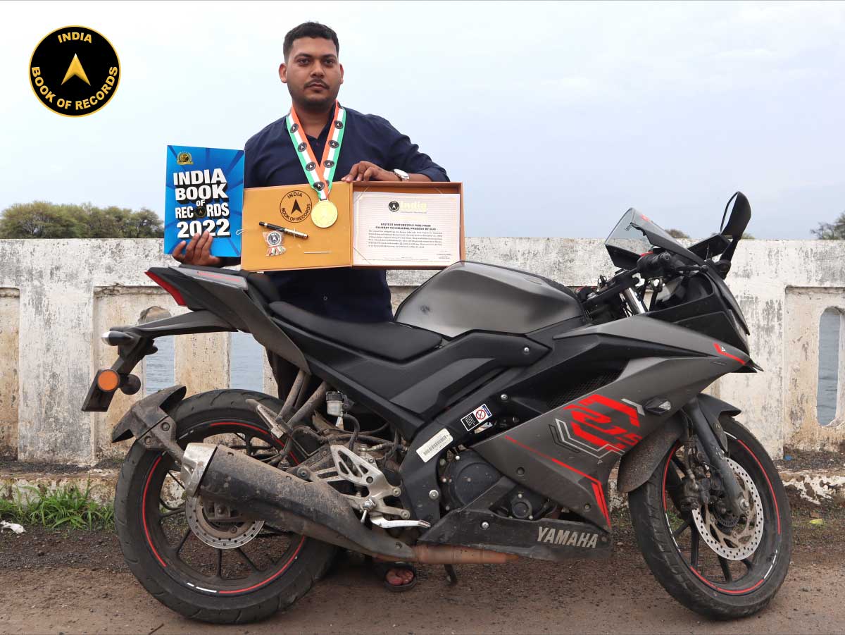 Fastest motorcycle ride from Gujarat to Himachal Pradesh by duo