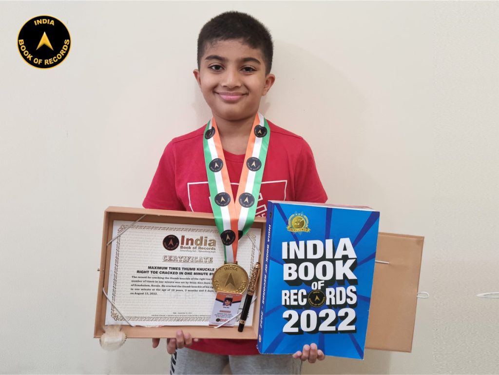 Maximum times toe knuckle cracked of right foot in one minute by a