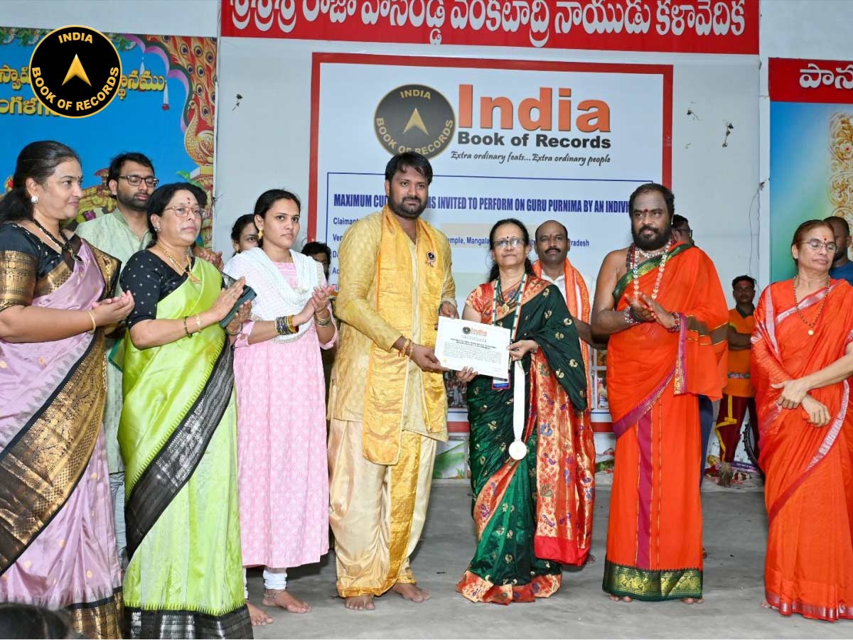 Maximum cultural teams invited to perform on Guru Purnima by an individual