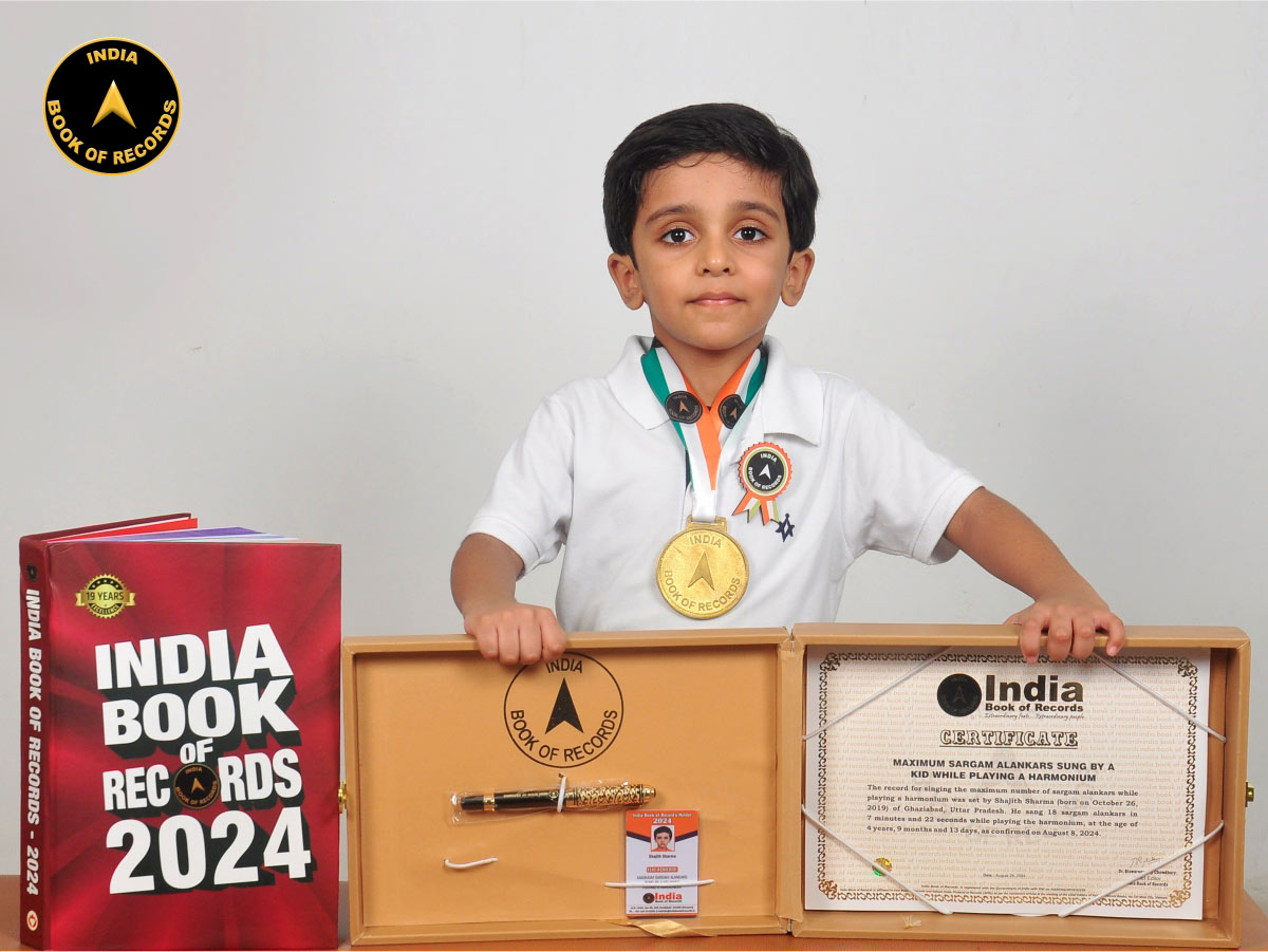 Maximum sargam alankars sung by a kid while playing a harmonium