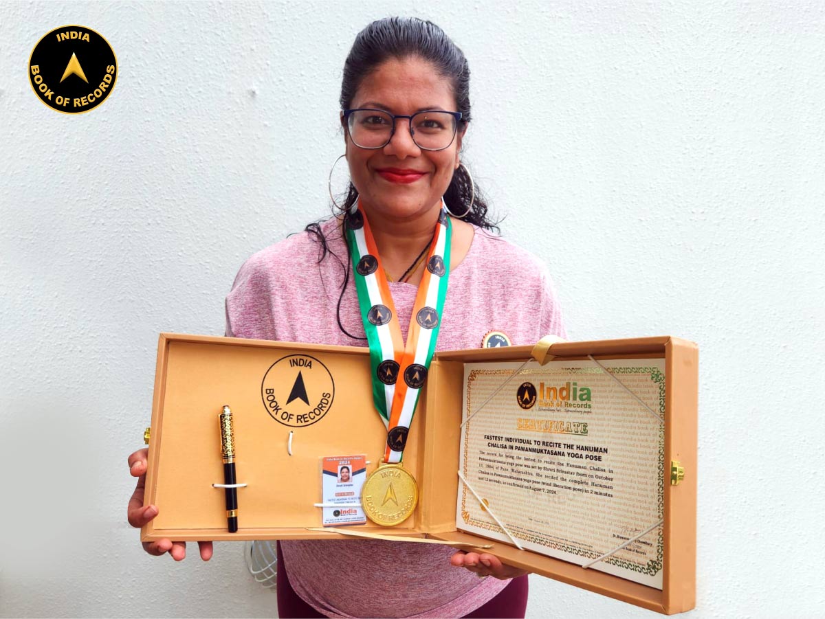 Fastest individual to recite the Hanuman Chalisa in Pawanmuktasana yoga pose