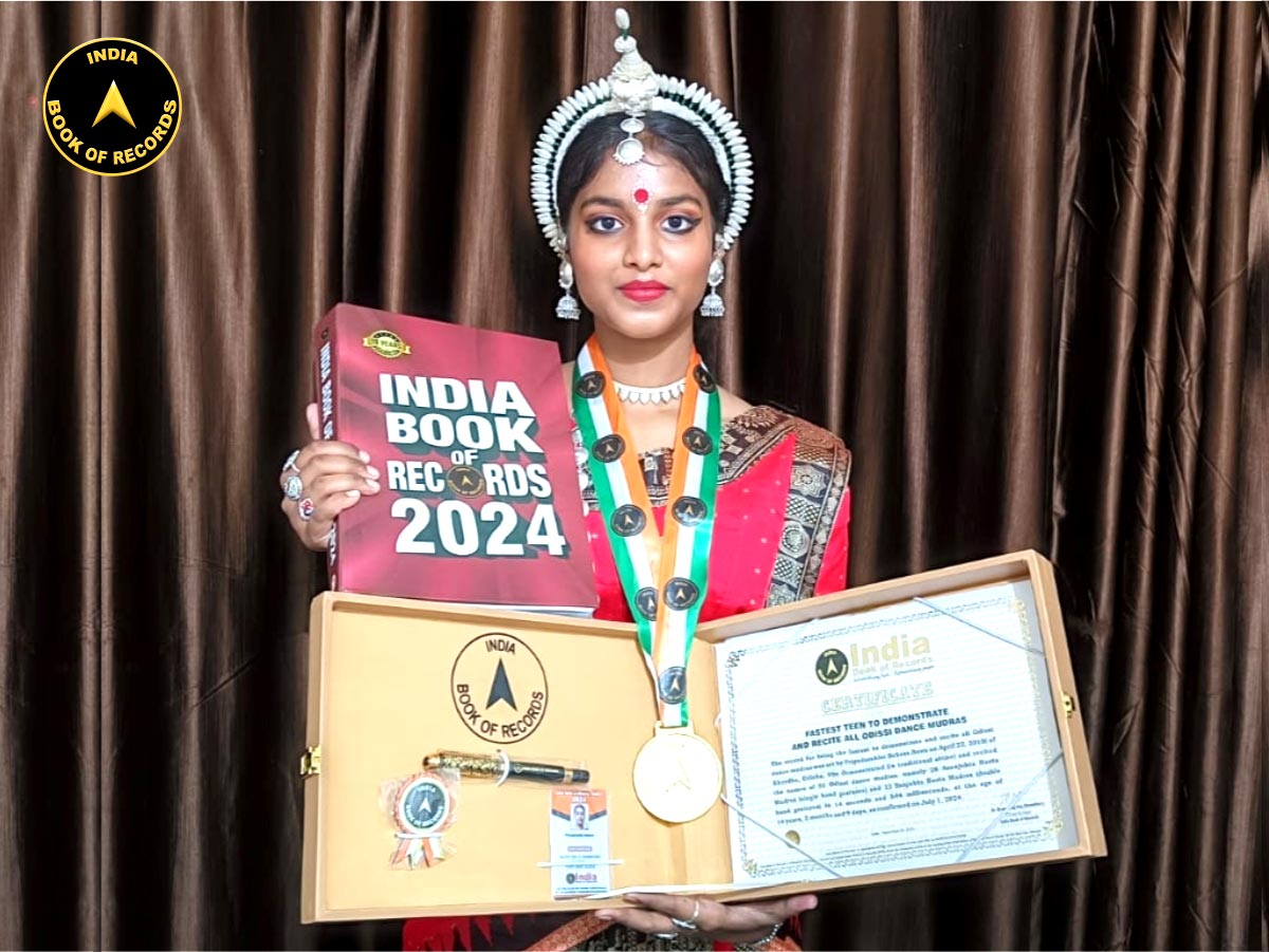 Fastest teen to demonstrate and recite all Odissi dance mudras
