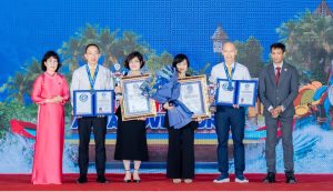 Nguyen Hoang Anh, Vice President of the Vietnam Book of Records & General Secretary of the World Records Union (extreme left) and Dr. Biswaroop Roy Chowdhury (extreme right) conferring the World Records Certificates to the officials of the Sun Group of Vietnam