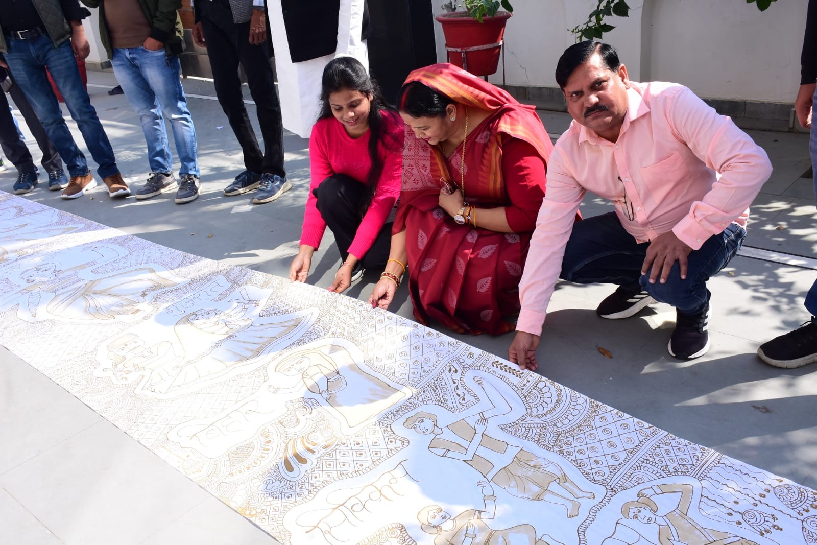 Let’s do Mehendi designs, but on the longest cloth.