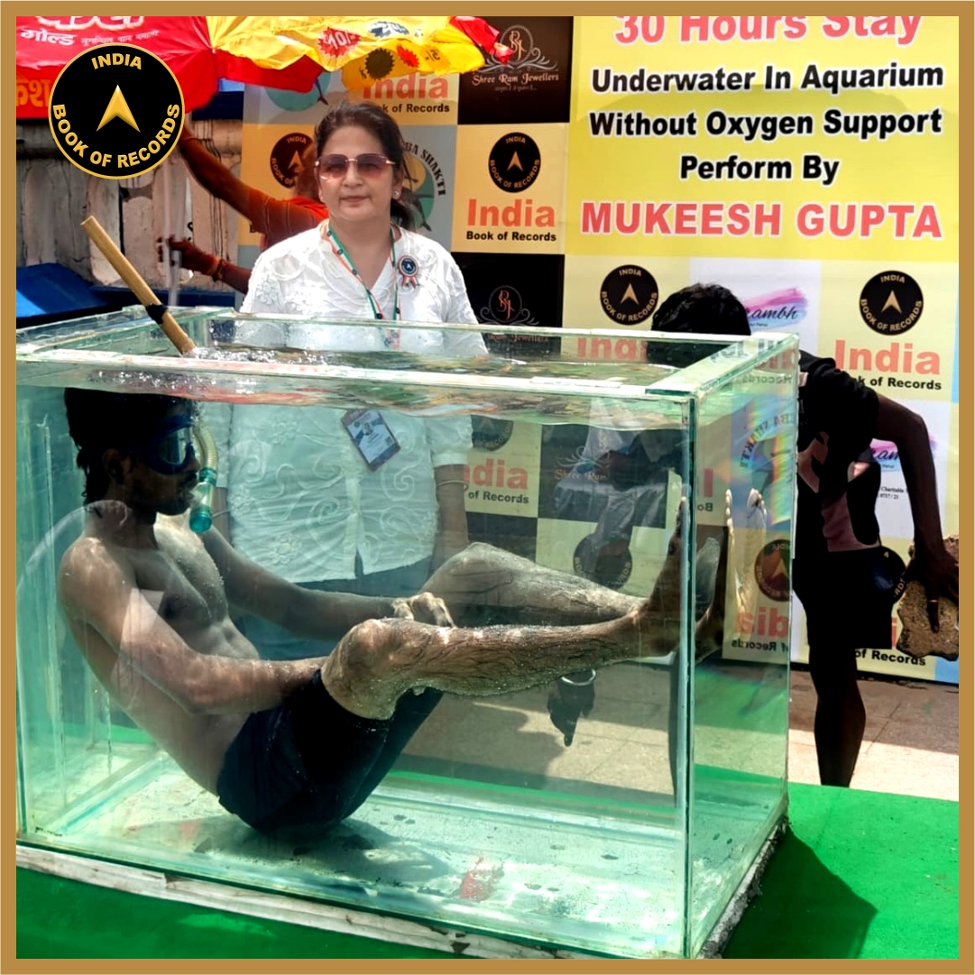 Longest Duration to Sit Underwater in an Aquarium by an Individual