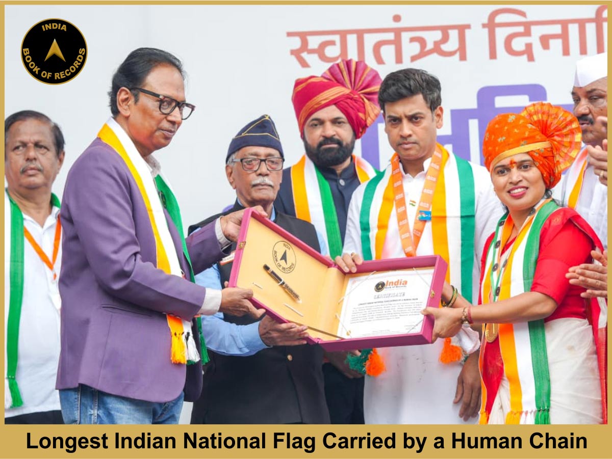 Longest Indian National Flag Carried by a Human Chain