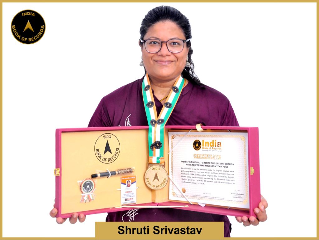 Pic of Shruti Srivastav, Fastest individual to recite the Gayatri Chalisa while performing Malasana yoga pose.
