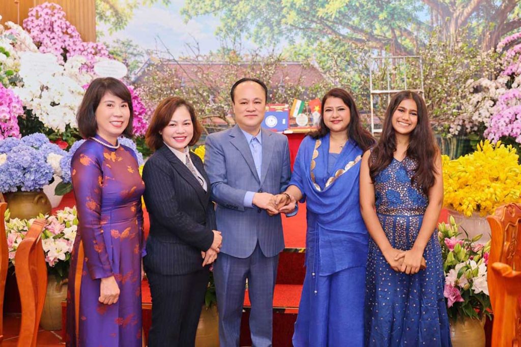 (L-R) Dr. Nguyen Hoang Anh (Julia), Artist Chu Thuy Hang, Prof. Dr. Chu Bao Que, Mrs. Neerja Roy Chowdhury and Ivy Roy Chowdhury, in Hanoi, Vietnam on September 27, 2026.