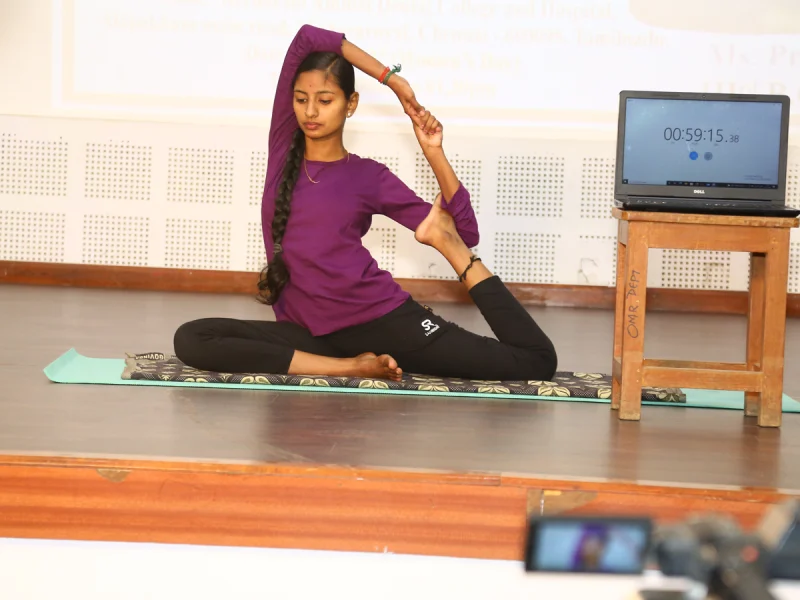 A flexible teenager with the longest mermaid pose _1