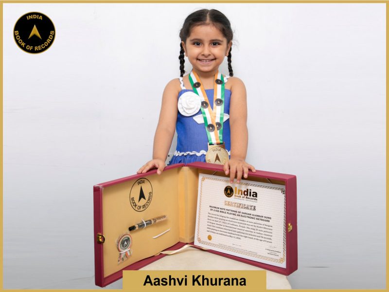 Image of AAshvi Khurana, Maximum note patterns of Sargam Alankar sung by a kid while playing an electronic key.board