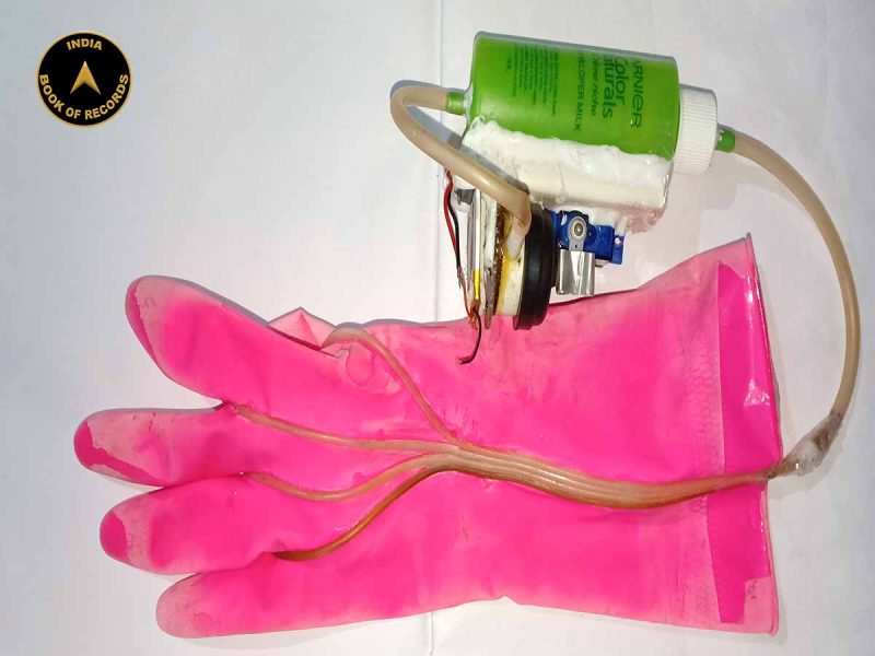 Youngest to make Corona protective gloves 1