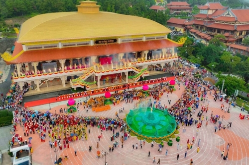 Ba-Vang-Pagoda-Shines-with-Dual-World-Records-44
