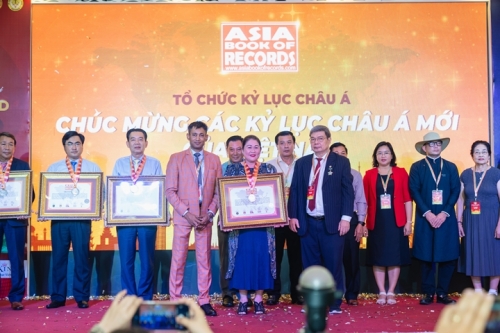 Grand-Reunion-of-World-Record-Presidents-in-Vietnam-144