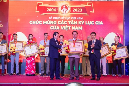 Grand-Reunion-of-World-Record-Presidents-in-Vietnam-185