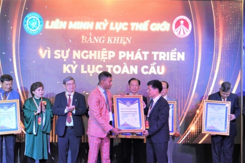 Grand-Reunion-of-World-Record-Presidents-in-Vietnam-210
