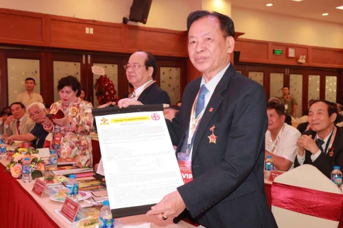 Mega-Celebration-of-Two-Decades-of-Vietnam-Book-of-Records-122