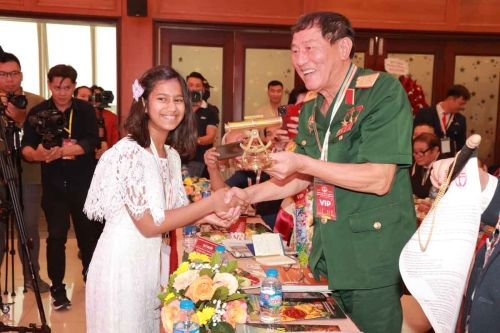 Mega-Celebration-of-Two-Decades-of-Vietnam-Book-of-Records-123