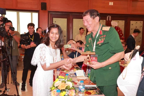 Mega-Celebration-of-Two-Decades-of-Vietnam-Book-of-Records-124