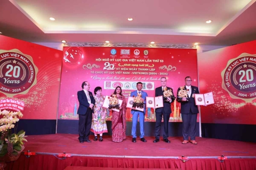 Mega-Celebration-of-Two-Decades-of-Vietnam-Book-of-Records-126
