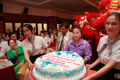 Mega-Celebration-of-Two-Decades-of-Vietnam-Book-of-Records-130