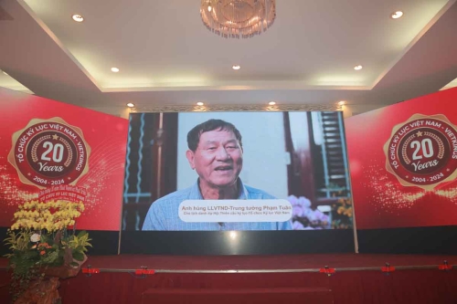 Mega-Celebration-of-Two-Decades-of-Vietnam-Book-of-Records-139