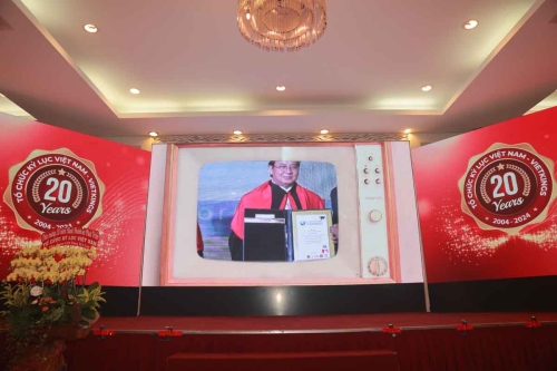 Mega-Celebration-of-Two-Decades-of-Vietnam-Book-of-Records-147