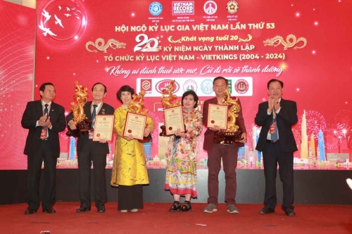 Mega-Celebration-of-Two-Decades-of-Vietnam-Book-of-Records-160