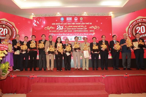 Mega-Celebration-of-Two-Decades-of-Vietnam-Book-of-Records-162
