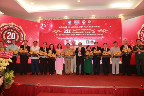 Mega-Celebration-of-Two-Decades-of-Vietnam-Book-of-Records-165