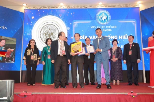 Mega-Celebration-of-Two-Decades-of-Vietnam-Book-of-Records-166