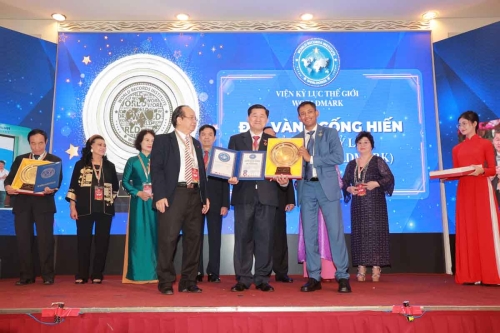 Mega-Celebration-of-Two-Decades-of-Vietnam-Book-of-Records-168