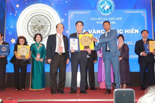 Mega-Celebration-of-Two-Decades-of-Vietnam-Book-of-Records-170