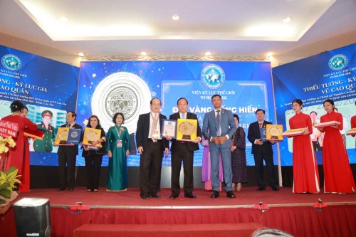 Mega-Celebration-of-Two-Decades-of-Vietnam-Book-of-Records-172