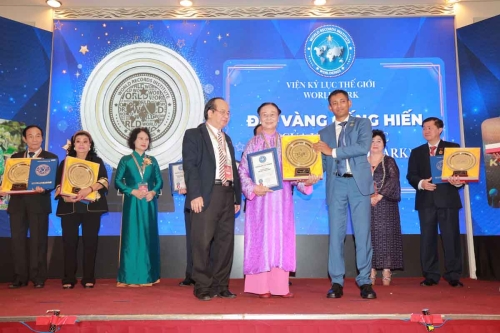 Mega-Celebration-of-Two-Decades-of-Vietnam-Book-of-Records-174