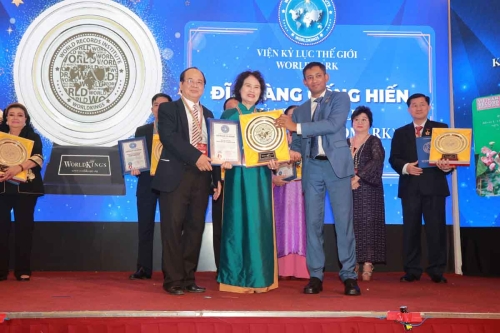 Mega-Celebration-of-Two-Decades-of-Vietnam-Book-of-Records-175