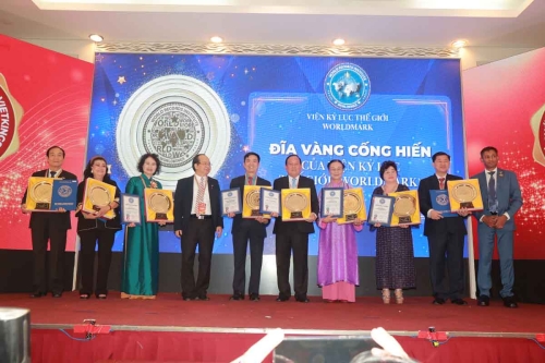 Mega-Celebration-of-Two-Decades-of-Vietnam-Book-of-Records-177