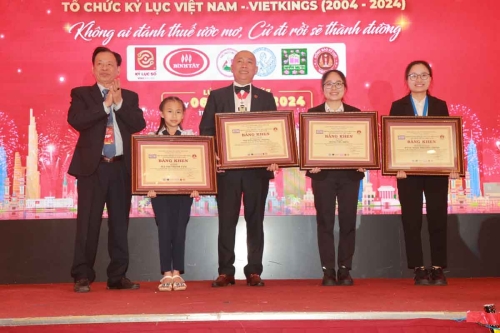Mega-Celebration-of-Two-Decades-of-Vietnam-Book-of-Records-180
