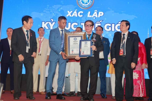 Mega-Celebration-of-Two-Decades-of-Vietnam-Book-of-Records-183