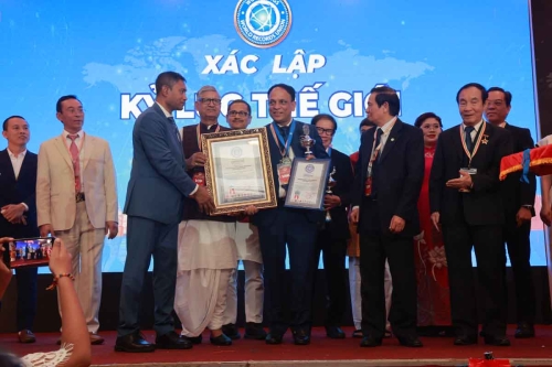 Mega-Celebration-of-Two-Decades-of-Vietnam-Book-of-Records-187