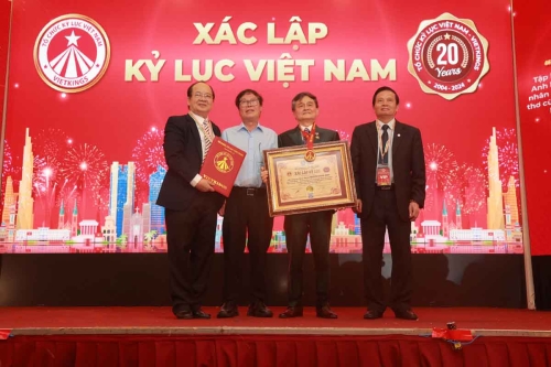 Mega-Celebration-of-Two-Decades-of-Vietnam-Book-of-Records-200