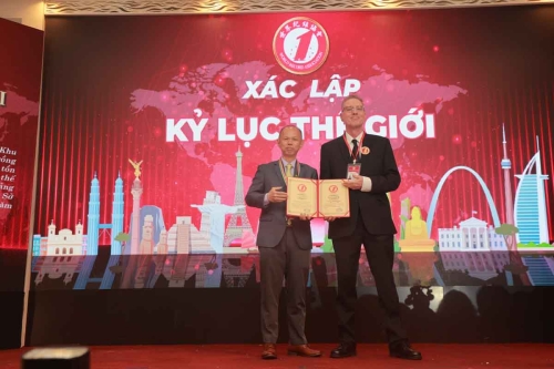 Mega-Celebration-of-Two-Decades-of-Vietnam-Book-of-Records-203
