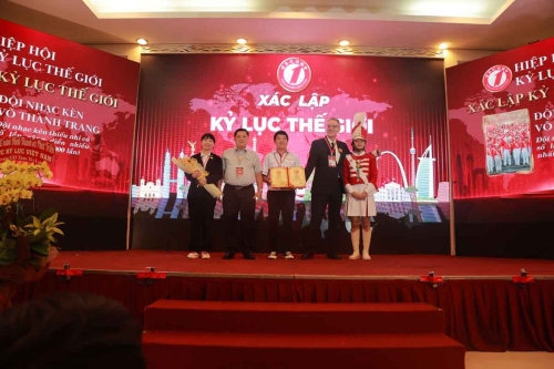 Mega-Celebration-of-Two-Decades-of-Vietnam-Book-of-Records-205