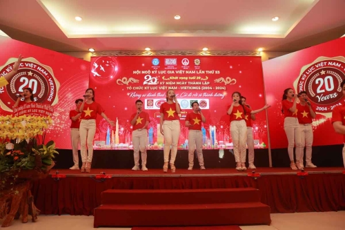 Mega-Celebration-of-Two-Decades-of-Vietnam-Book-of-Records-207