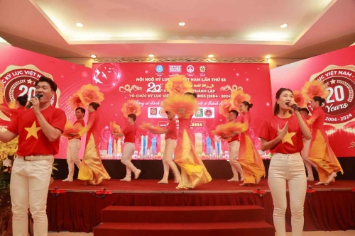 Mega-Celebration-of-Two-Decades-of-Vietnam-Book-of-Records-208