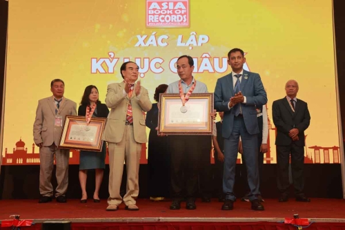 Mega-Celebration-of-Two-Decades-of-Vietnam-Book-of-Records-211