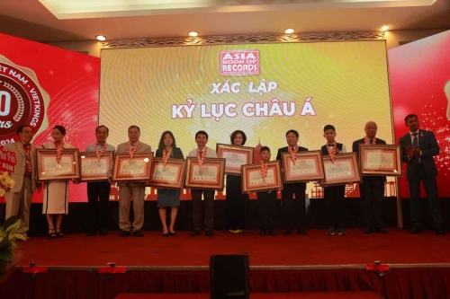 Mega-Celebration-of-Two-Decades-of-Vietnam-Book-of-Records-222