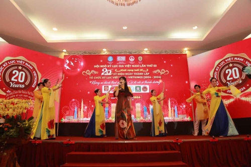 Mega-Celebration-of-Two-Decades-of-Vietnam-Book-of-Records-229