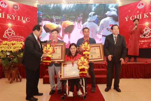 Mega-Celebration-of-Two-Decades-of-Vietnam-Book-of-Records-231